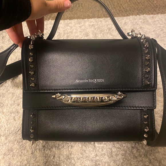 Alexander McQueen Handbags - BRAND NEW Alexander McQueen story book bag👛
